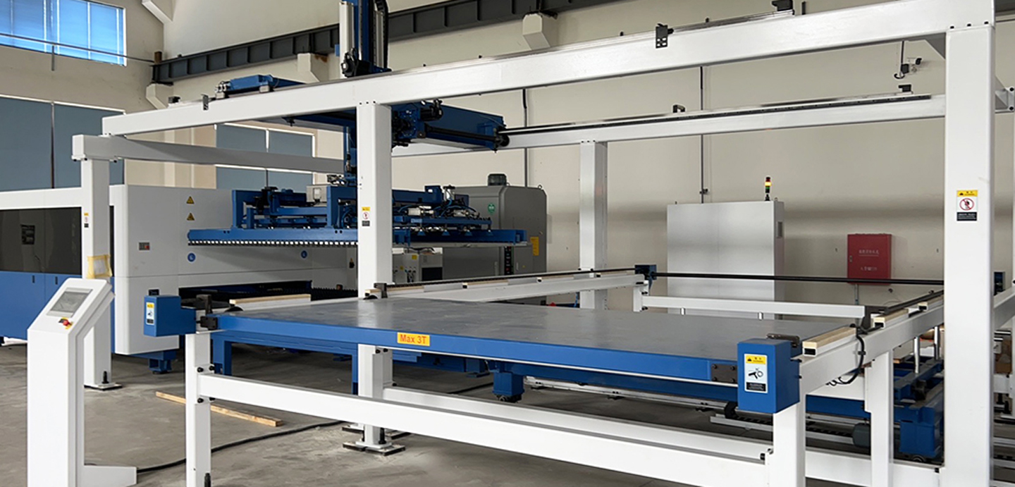 อุปกรณ์แผ่นโลหะ