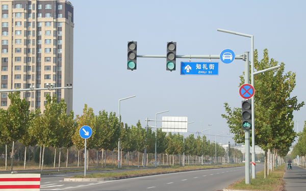 ไฟสัญญาณ 4 ประตูและไฟประหยัดพลังงาน โครงการเสฉวน สี่แยกหลี่เซียน