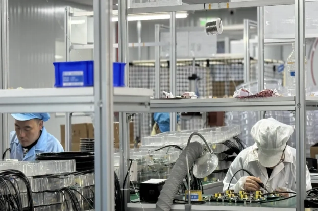 สัญญาณไฟจราจรสำหรับคนเดินถนนแบบมีเสียง FAMA พร้อมโครงพลาสติกขายได้กว่า 7,500 ยูนิตในเดือนพฤศจิกายน ติดตั้งใช้งานที่สี่แยกมากกว่า 1,000 แห่ง สัญญาณไฟจราจรสำหรับคนเดินถนนแบบมีเสียง FAMA พร้อมโครงพลาสติกขายได้กว่า 7,500 ยูนิตในเดือนพฤศจิกายน ติดตั้งใช้งานที่สี่แยกมากกว่า 1,000 แห่ง