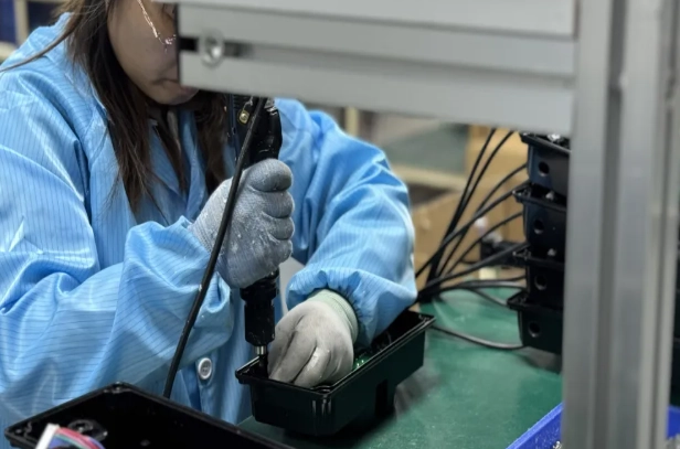 สัญญาณไฟจราจรสำหรับคนเดินถนนแบบมีเสียง FAMA พร้อมโครงพลาสติกขายได้กว่า 7,500 ยูนิตในเดือนพฤศจิกายน ติดตั้งใช้งานที่สี่แยกมากกว่า 1,000 แห่ง สัญญาณไฟจราจรสำหรับคนเดินถนนแบบมีเสียง FAMA พร้อมโครงพลาสติกขายได้กว่า 7,500 ยูนิตในเดือนพฤศจิกายน ติดตั้งใช้งานที่สี่แยกมากกว่า 1,000 แห่ง