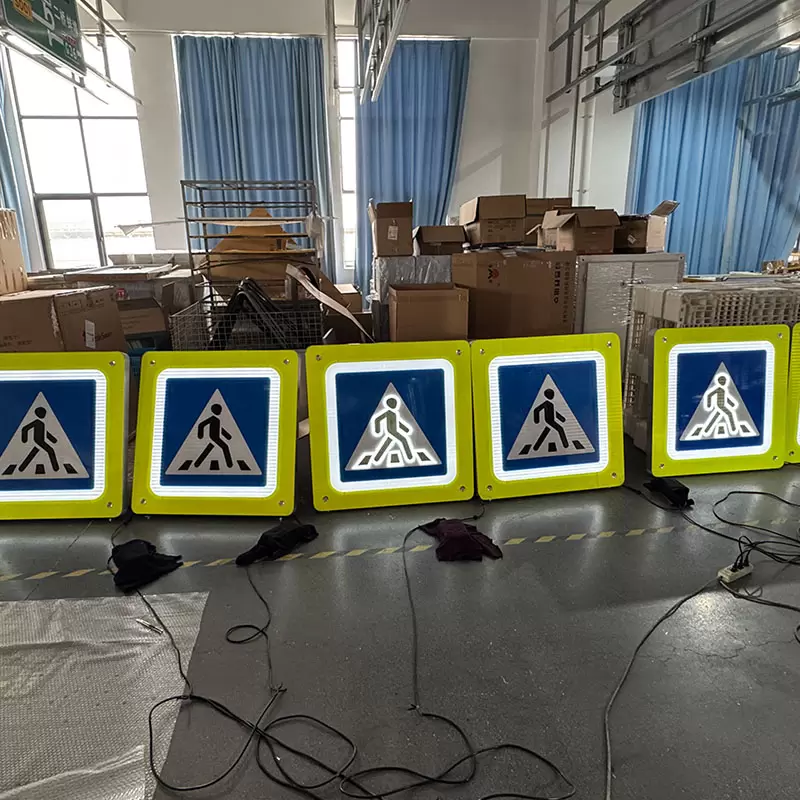 ป้ายทางข้ามที่ใช้พลังงานแสงอาทิตย์ ป้ายทางข้ามที่ใช้พลังงานแสงอาทิตย์